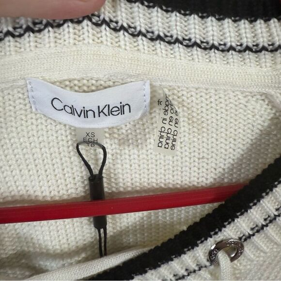 Calvin Klein White and Black V-Neck Sweater with Textured Knit - Picture 3 of 6